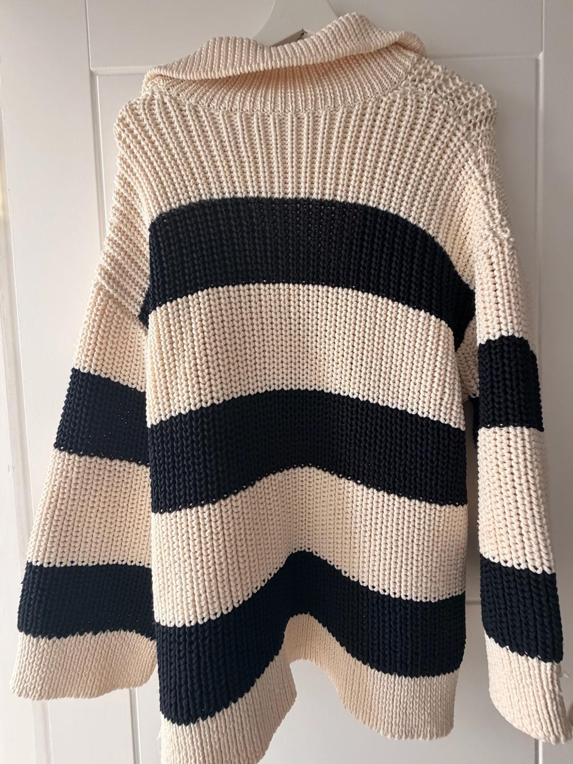 STRIPED OVERSIZE KNIT SWEATER - Image 3