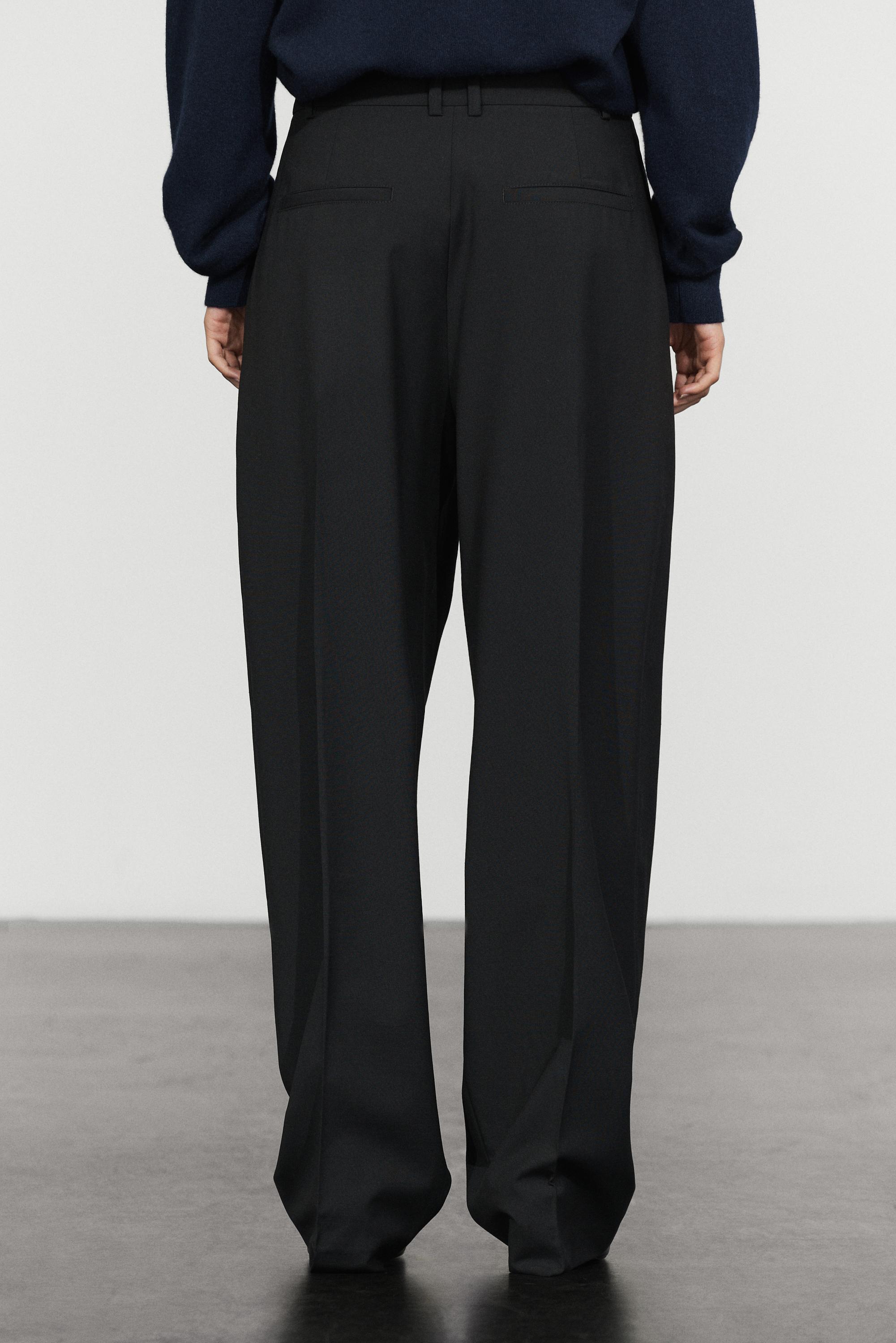 Carrot fit pants with pleated details