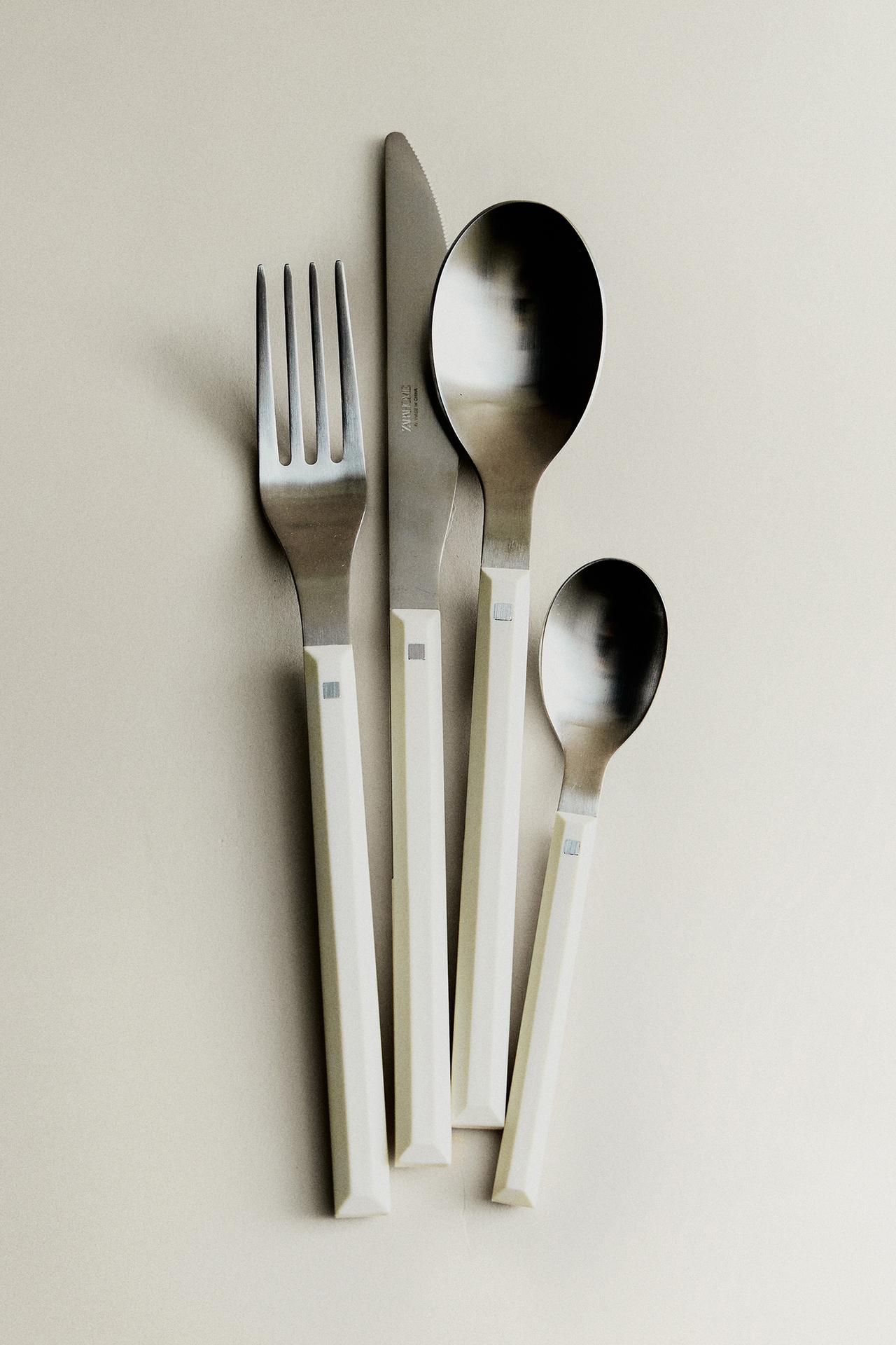 HEXAGONAL HANDLE FLATWARE SET (SET OF 4) — White
