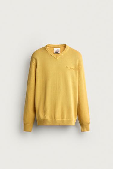 سترة قطنية بياقة على شكل V مطرزة من Fruit of the Loom™ - أصفر by Zara