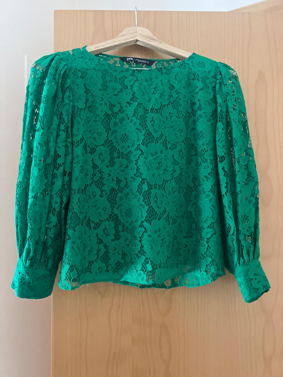 LACE TOP