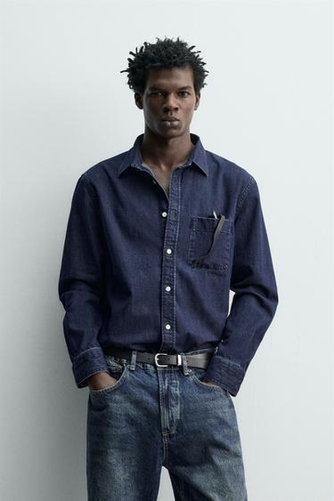 قميص دنيم بقصة عادية - بحري داكن الخاص بـ Zara