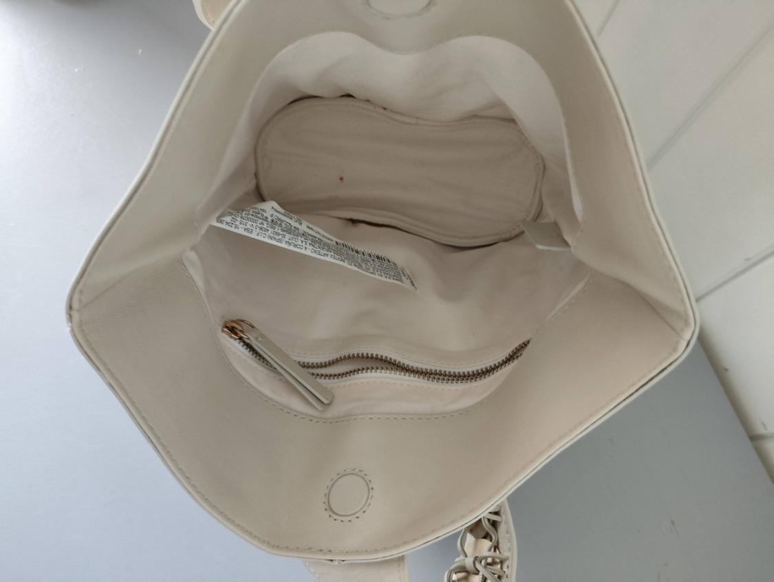 MINI LEATHER BUCKET BAG WITH COINS - Image 7