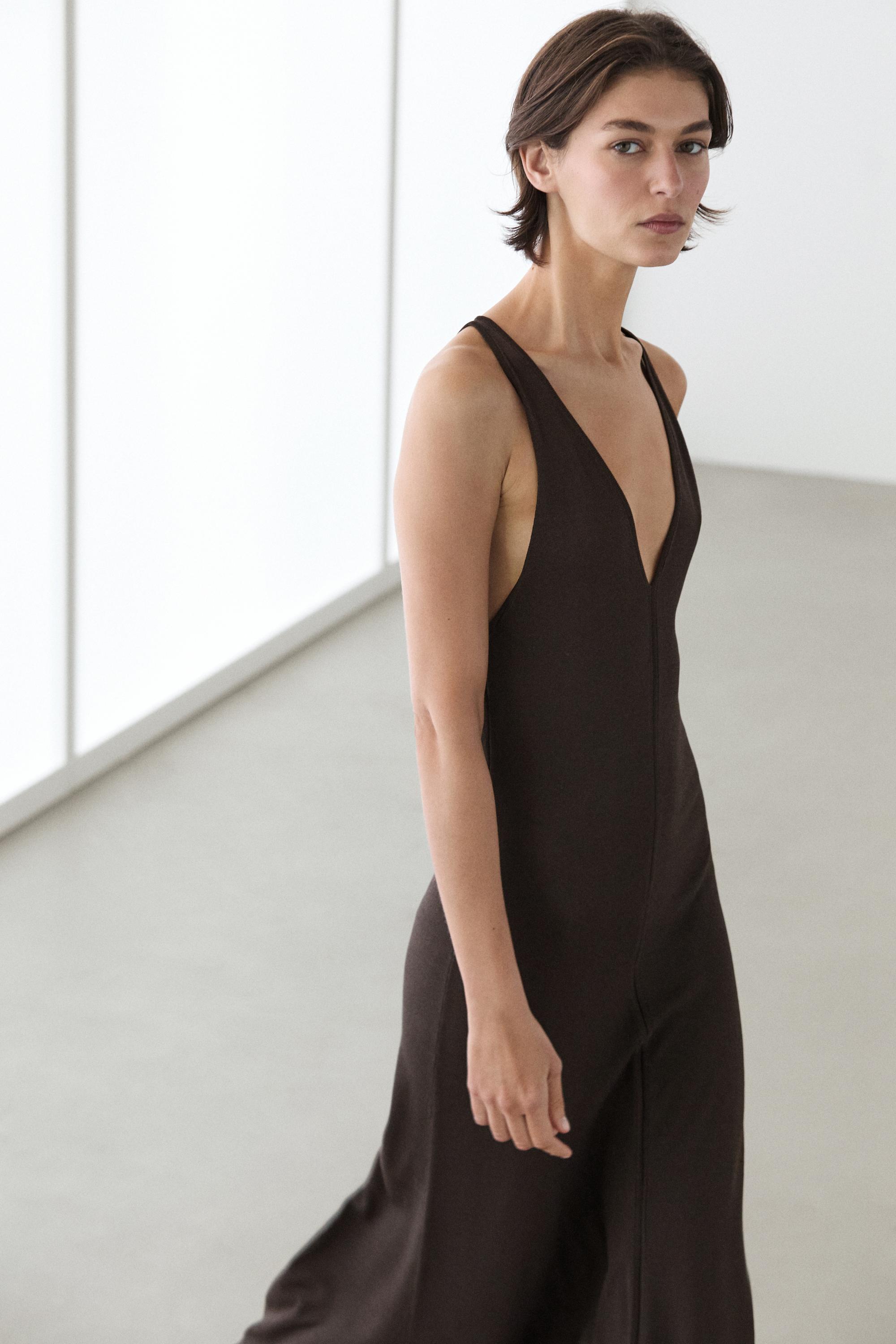 Flowing V-neck midi dress