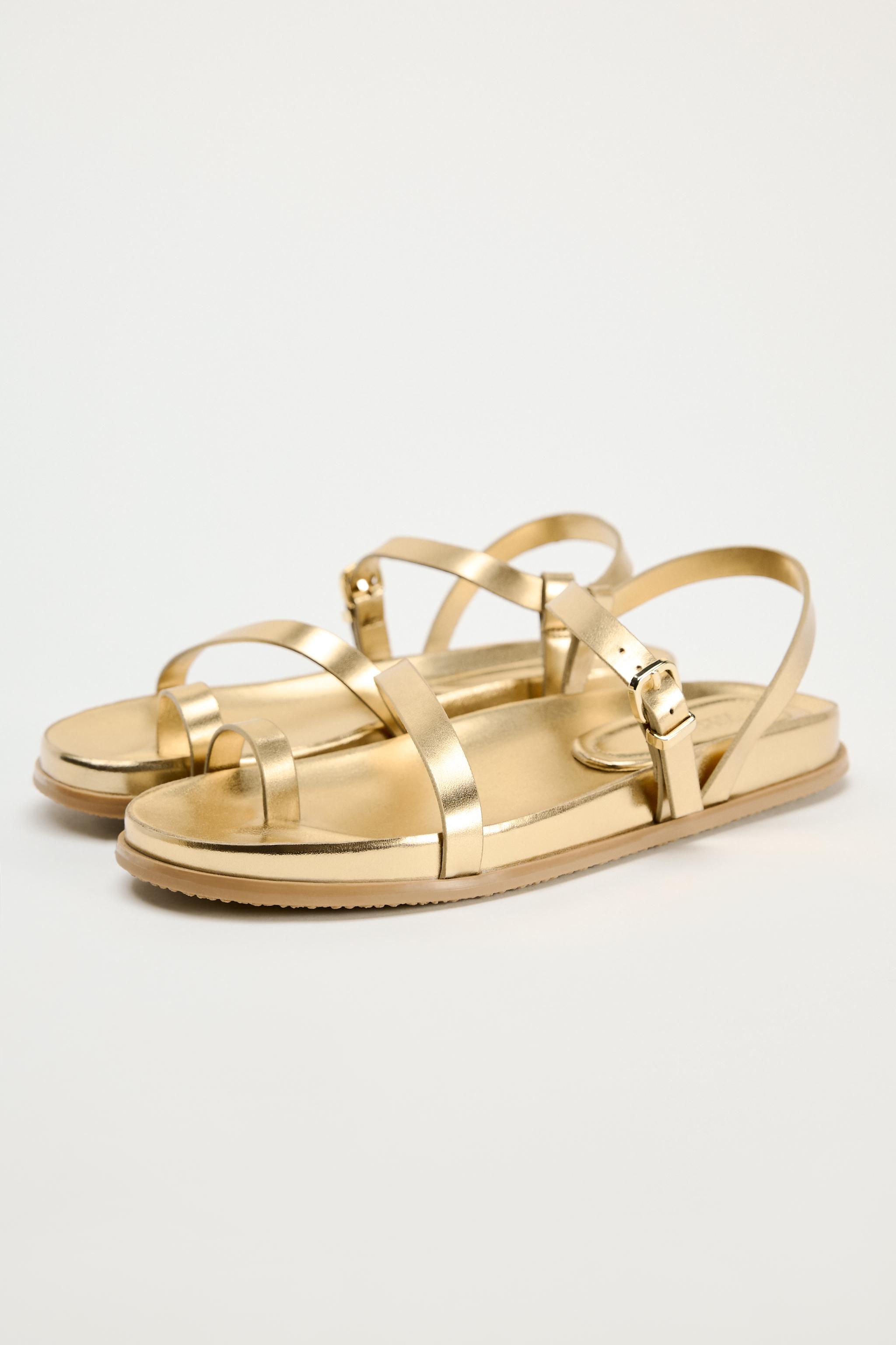 メタリックフラットサンダル - ゴールド | ZARA Japan / 日本 メタリックフラットサンダル - ゴールド | ZARA Japan / 日本
