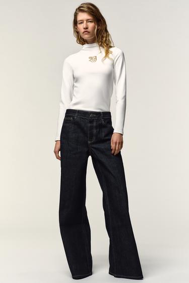 HIGH NECK T-SHIRT WITH BROOCH - Oyster-white by Zara