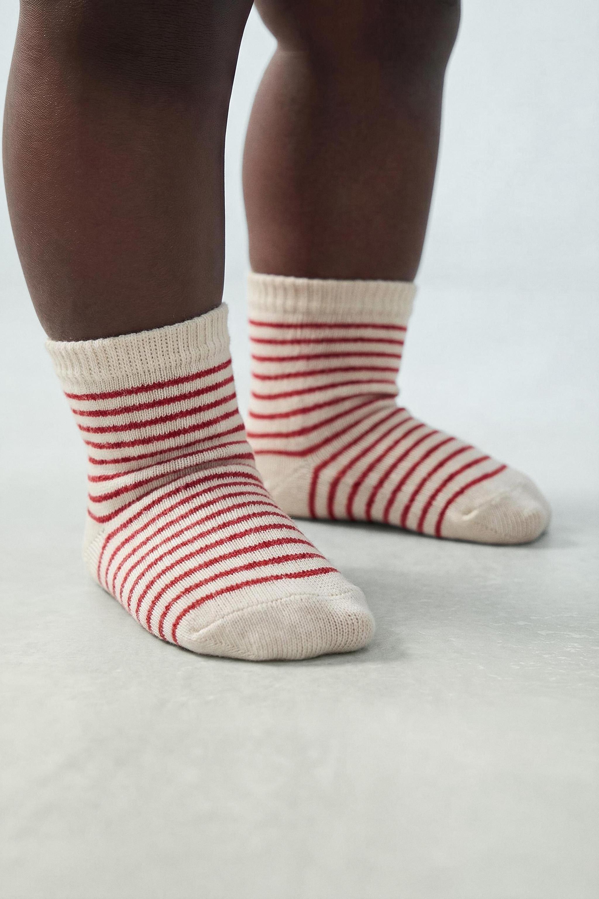 Set of 4 Colorful Socks Gift Box