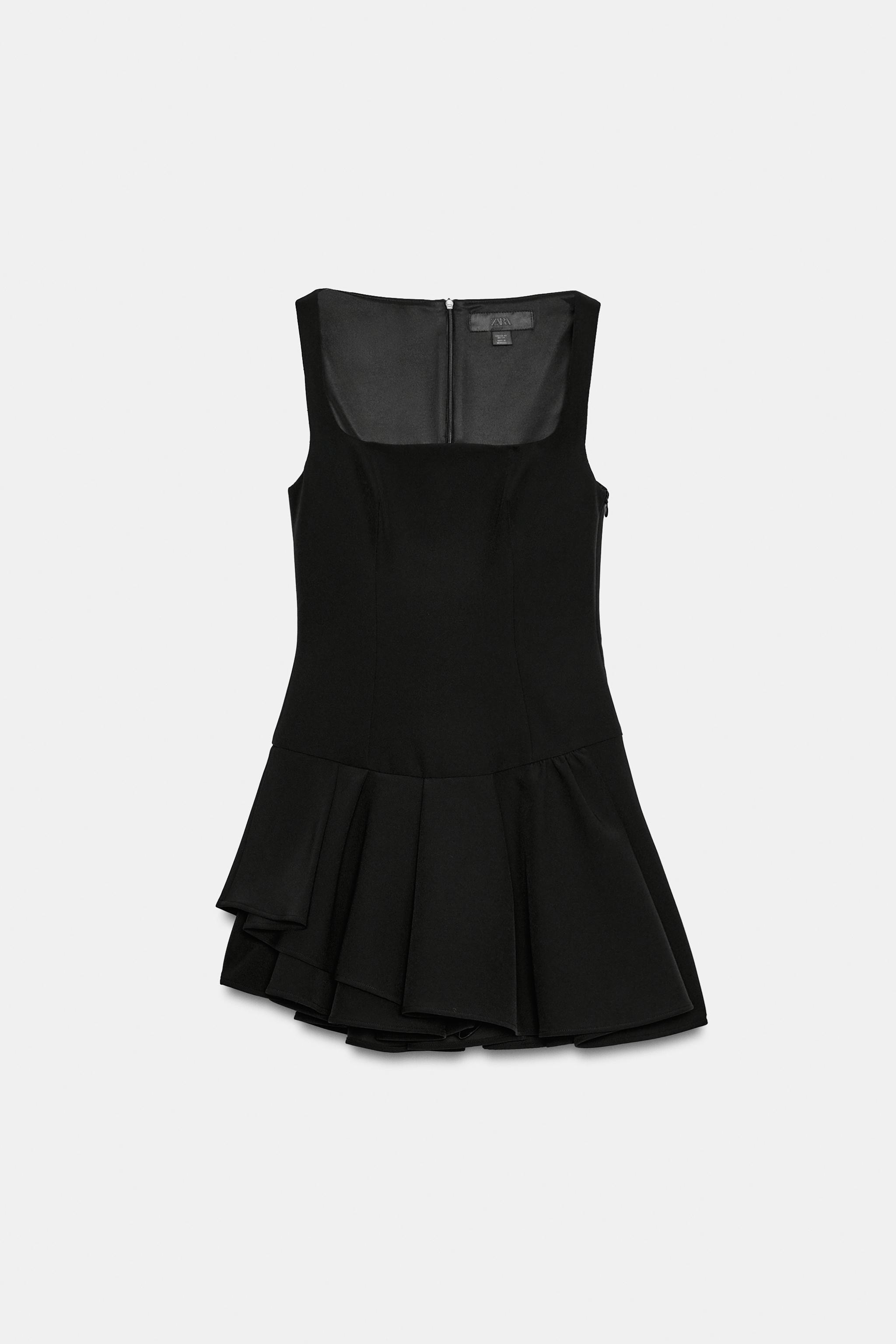 ROBE COURTE À VOLANTS
