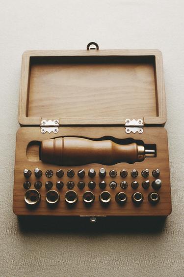 STEEL SCREWDRIVER IN BEECH WOOD BOX - Brown by Zara