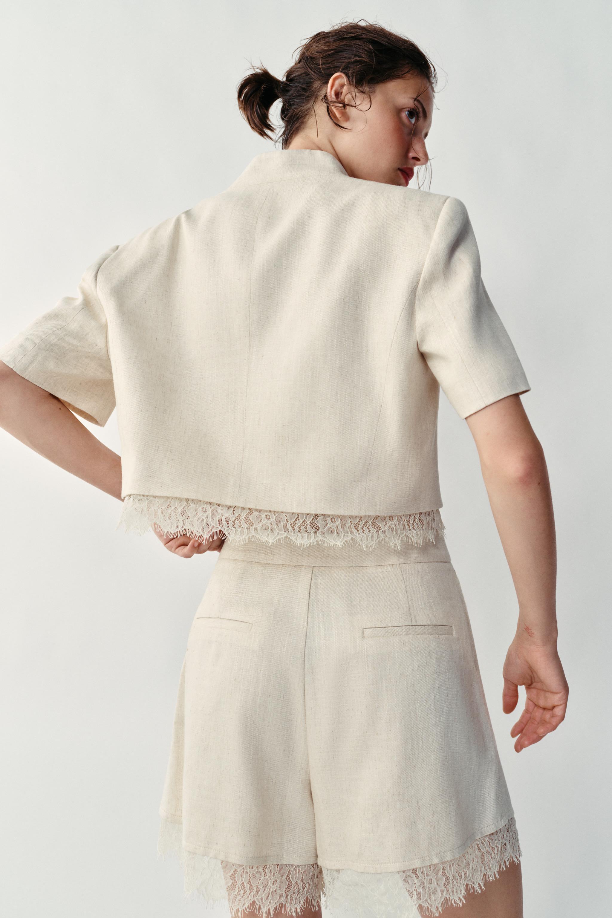 LACE TRIM CROPPED BLAZER