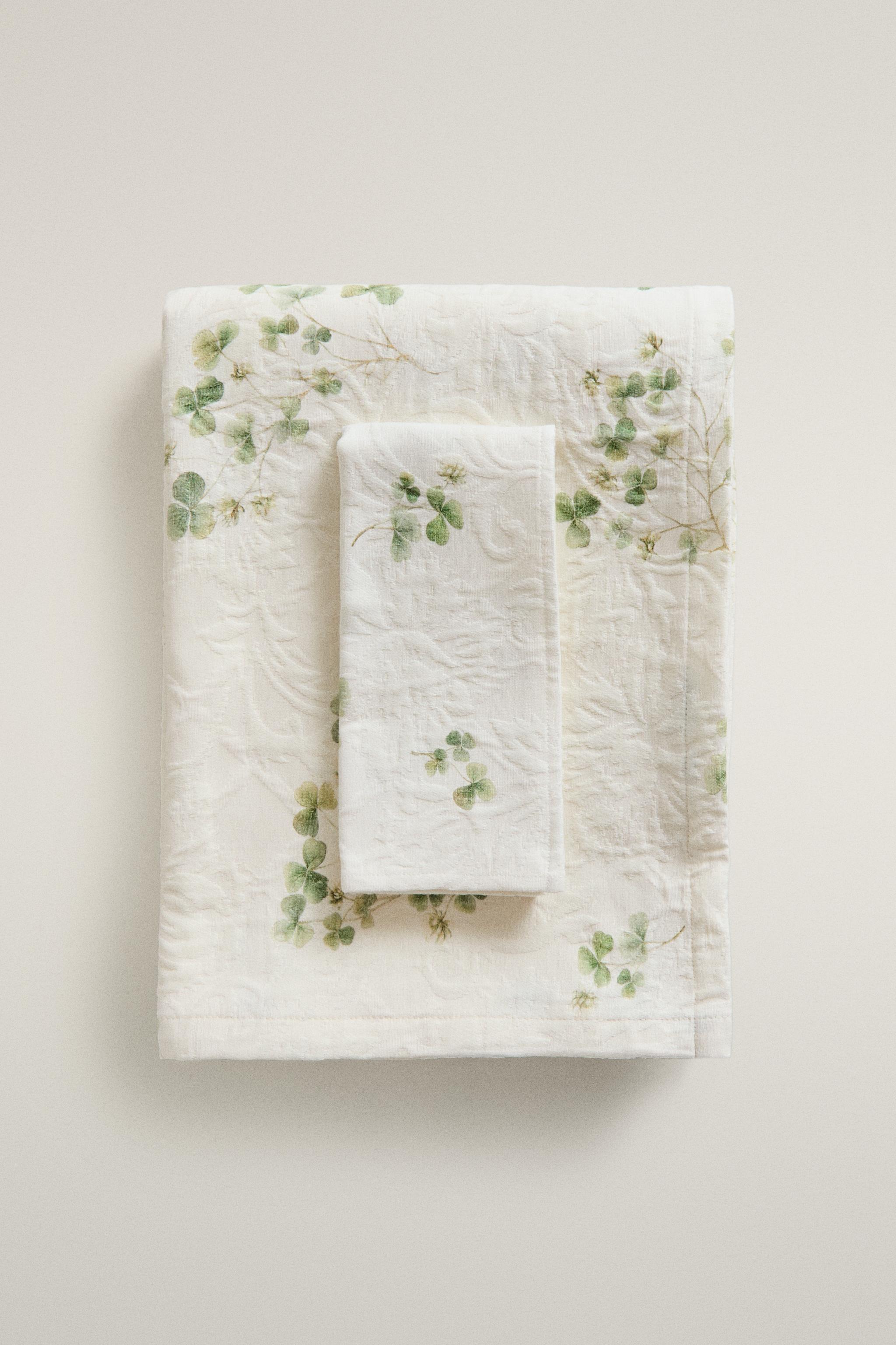 CLOVER PRINT JACQUARD TABLECLOTH