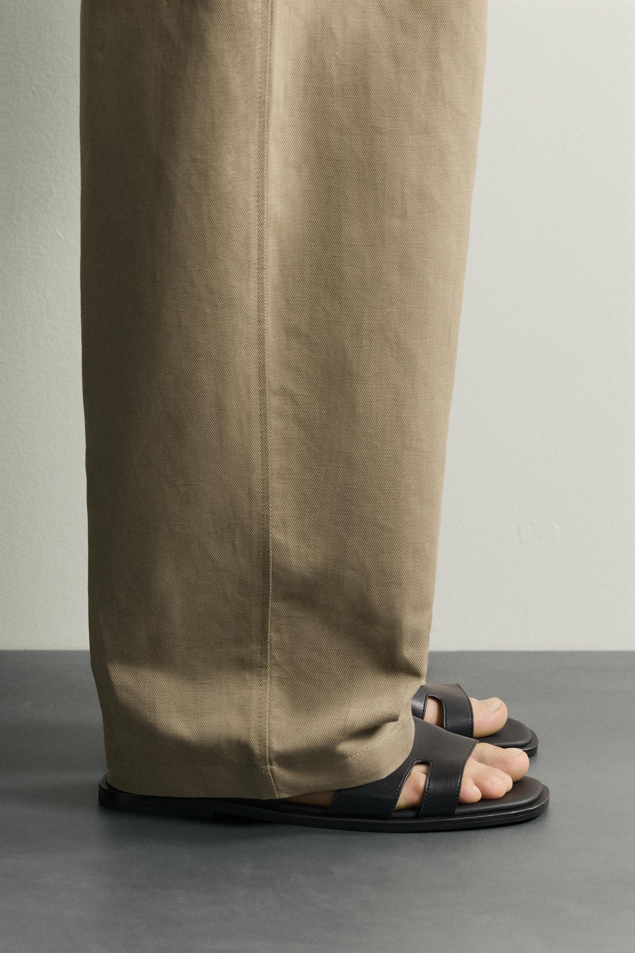 STRAP SANDALS