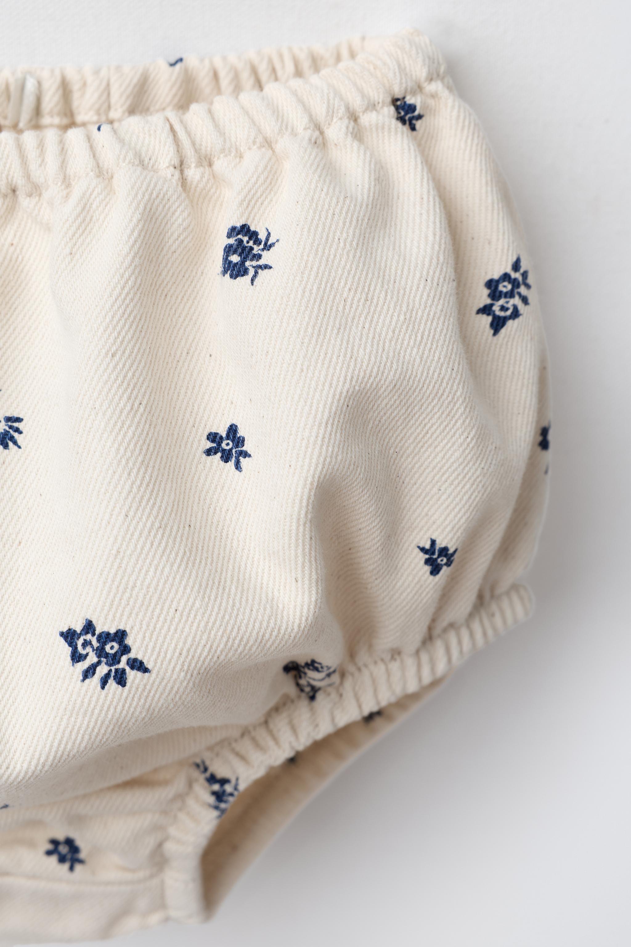 ROBE-SALOPETTE ET CULOTTE EN SERGÉ À FLEURS