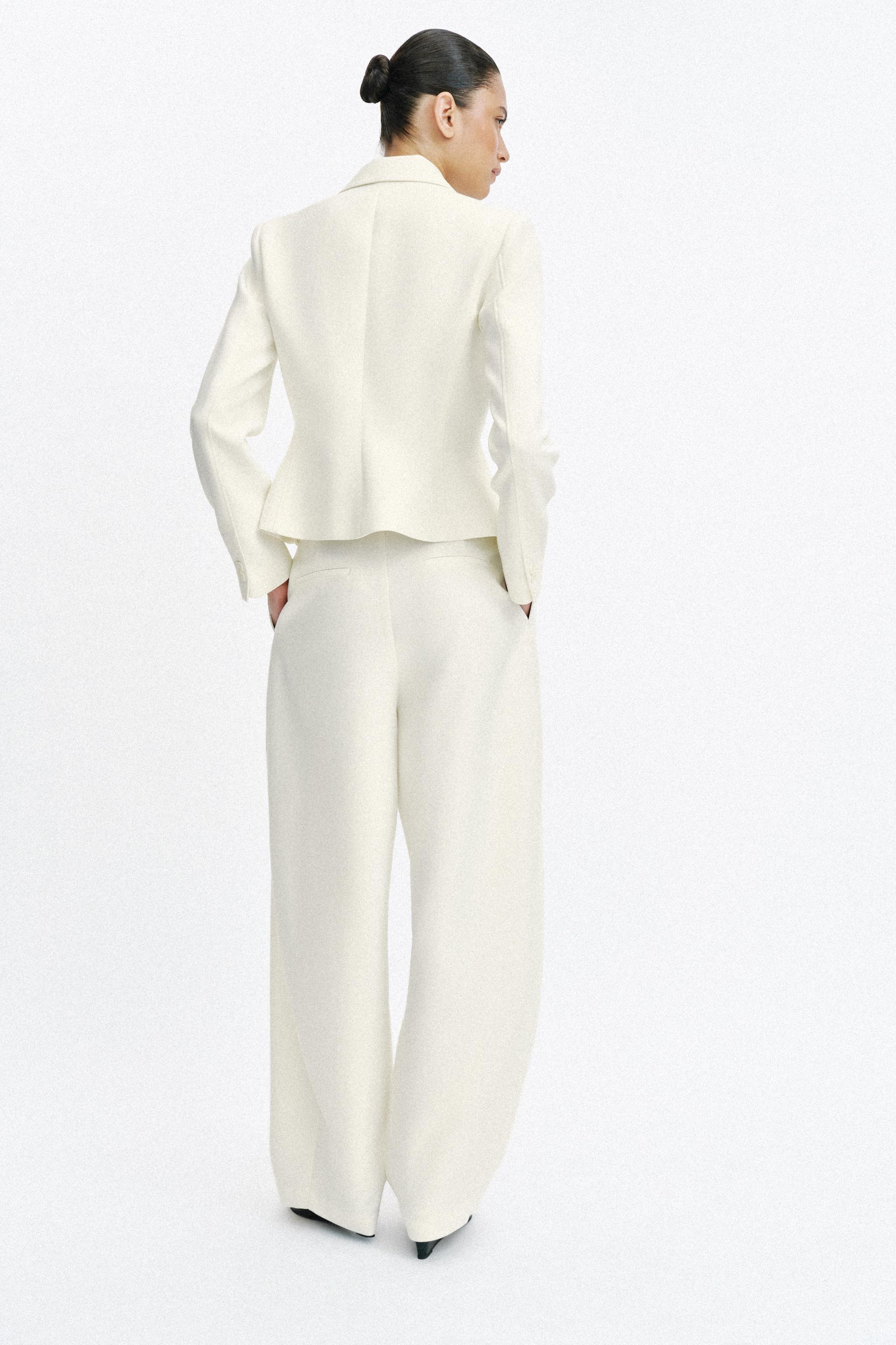 VESTE AJUSTÉE À ÉPAULETTES