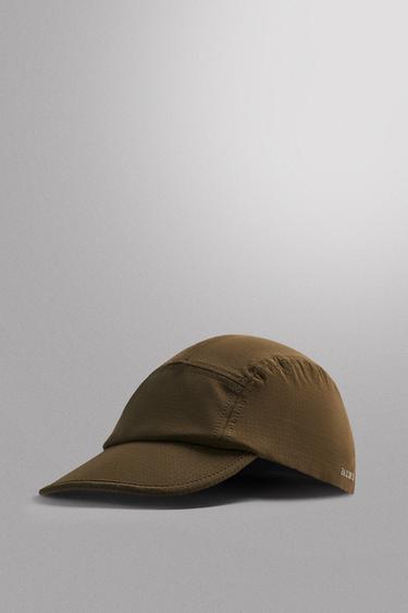 LIGHTWEIGHT TECHNICAL CAP - GREEN by Zara