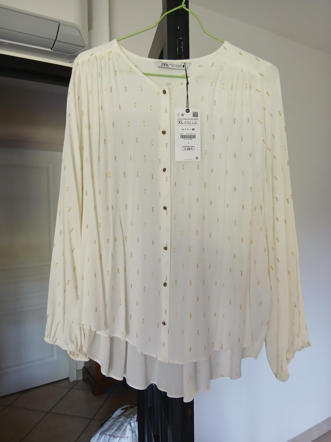 SHIRT WITH METALLIC THREAD