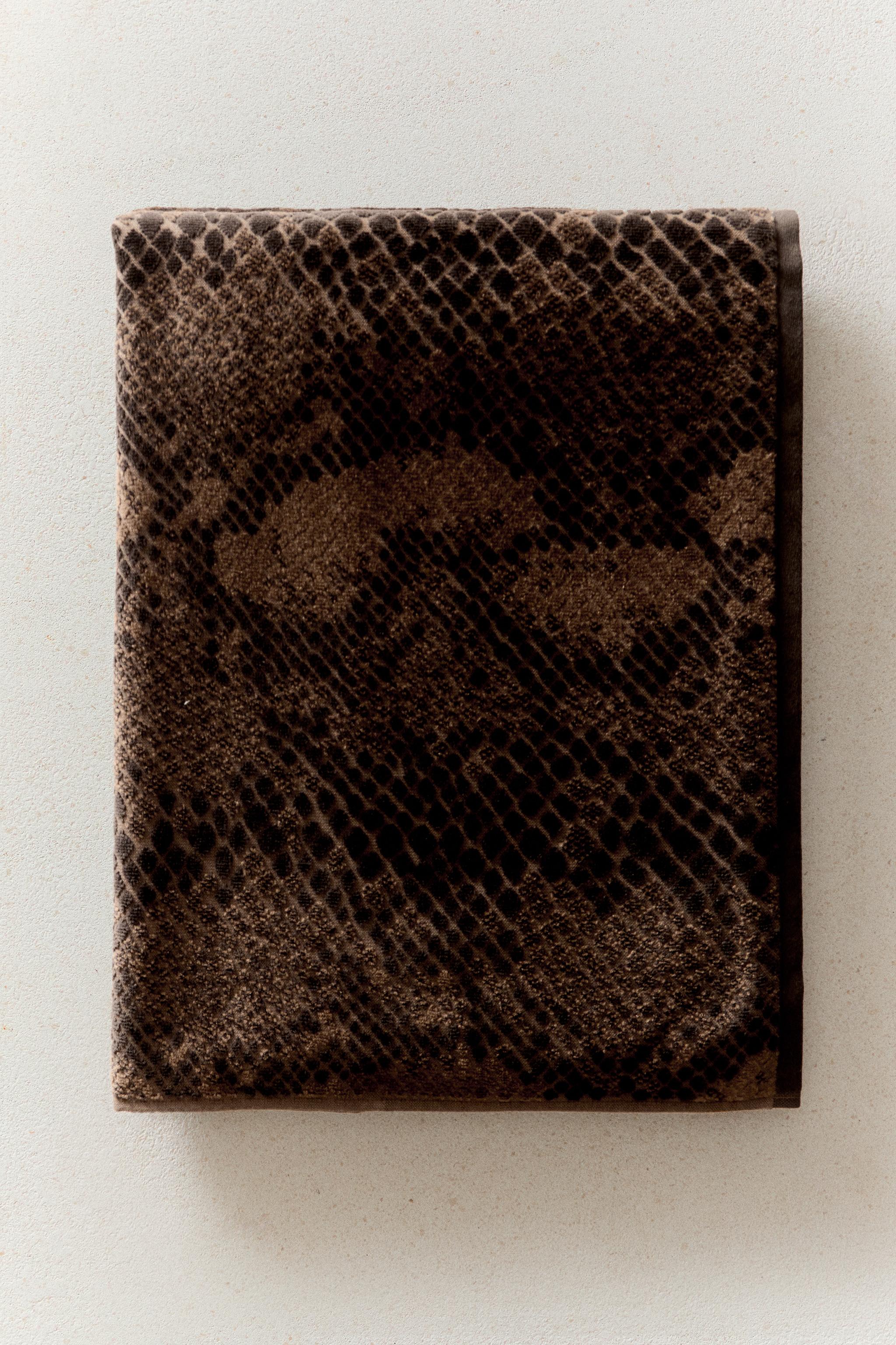 ANIMAL PRINT VELOUR BATH TOWEL — Brown