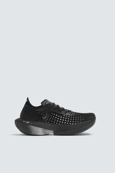 LONG-DISTANCE RUNNING TRAINERS - Black by Zara