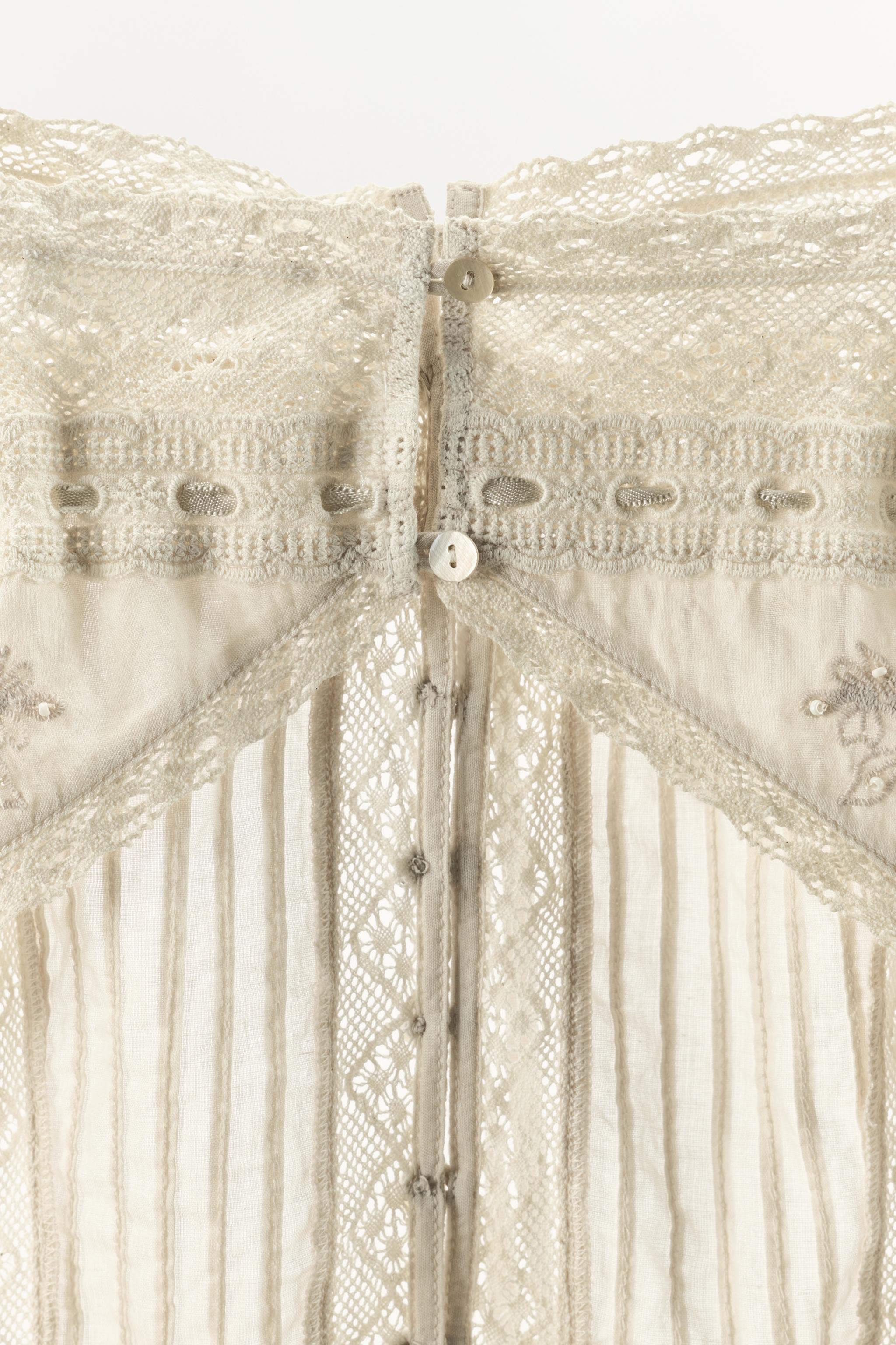 BODY BRODERIES FLORALES ET FANTAISIE