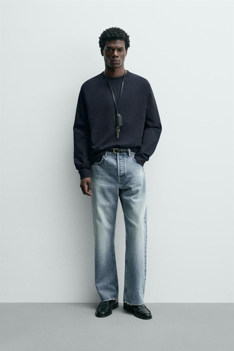 HEAVYWEIGHT CREWNECK T-SHIRT