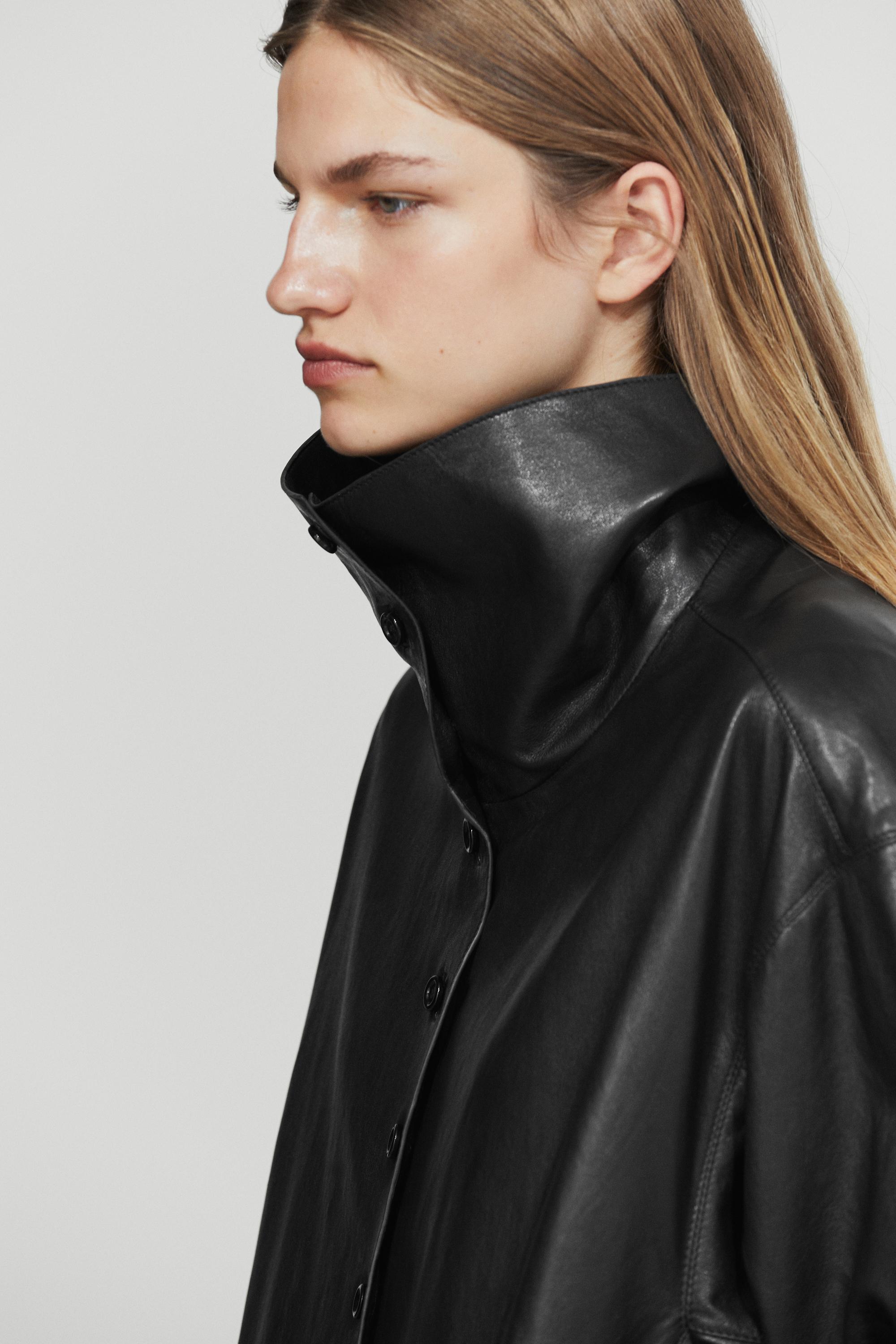 Blouson bomber en cuir nappa avec détails boutons
