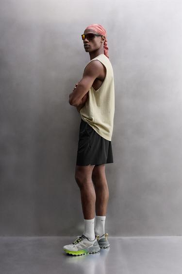 SHORT LÉGER PERFORÉ - Noir de Zara - Image 3