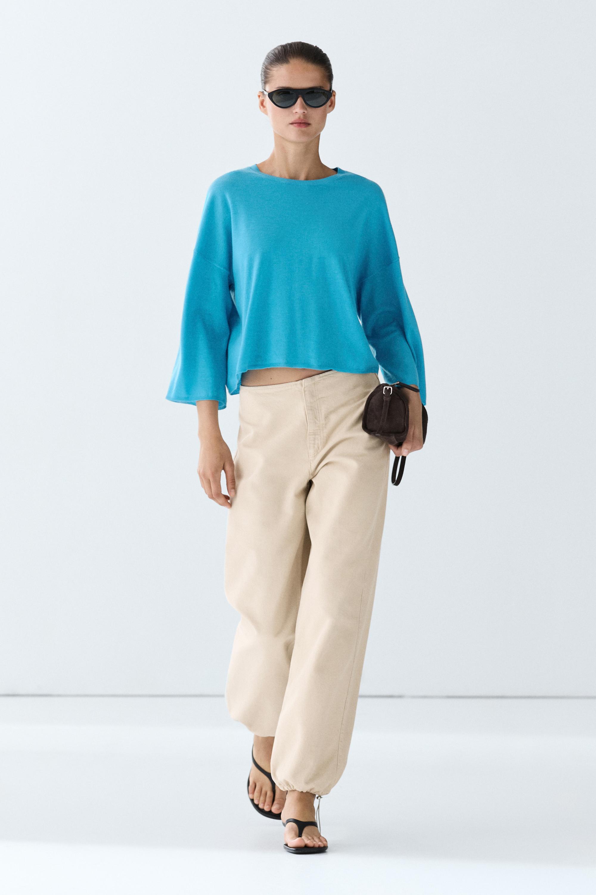 Round neck knit sweater — 451