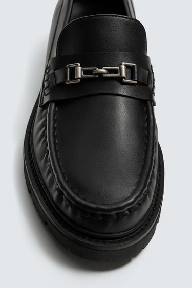 MOCASSINS AVEC DÉCOR MÉTALLIQUE - Noir de Zara - Image 5