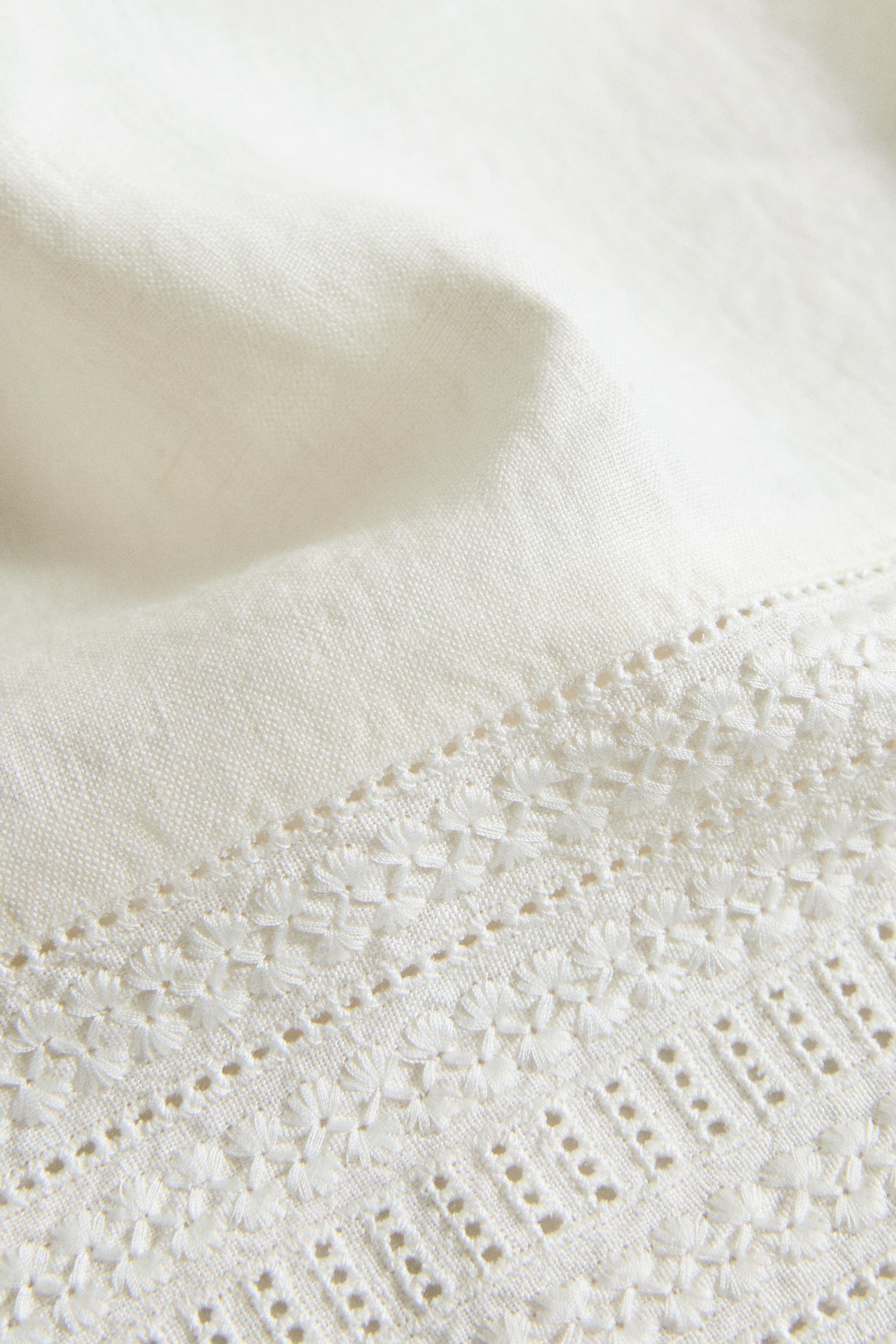 EMBROIDERED LINEN BORDER TOWEL