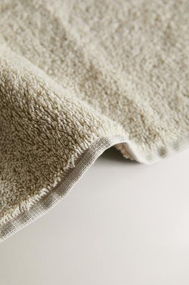 (500 GXM²) PLAIN COTTON TERRY BATH TOWEL - Light green by Zara