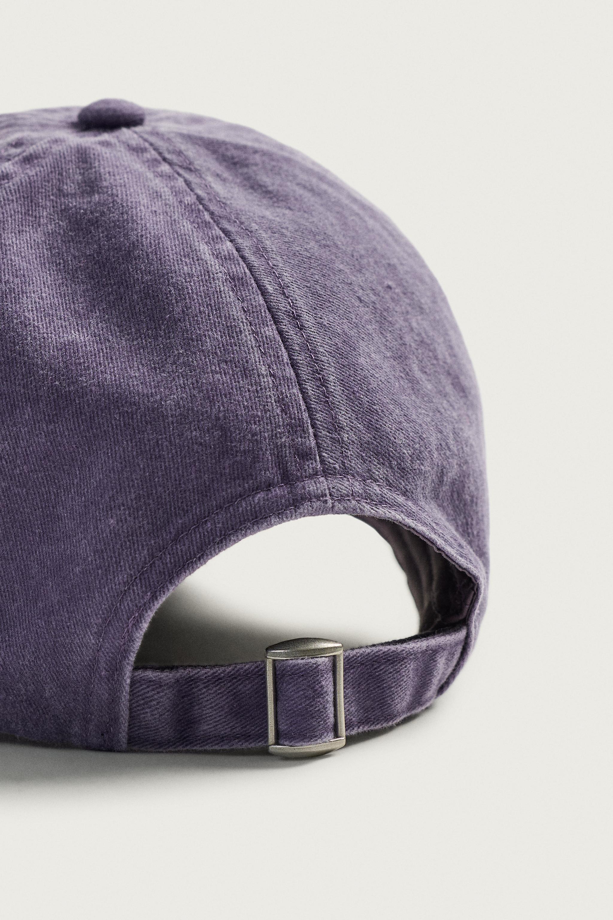 CASQUETTE À INSCRIPTIONS BRODÉES CONTRASTÉES