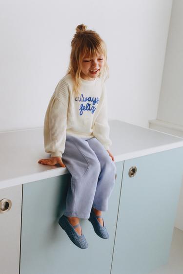 СВИТЕР ВАФЕЛЬНЫЙ С ВЫШИТОЙ НАДПИСЬЮ — ЖЕЛТОВАТО-БЕЛЫЙ от Zara