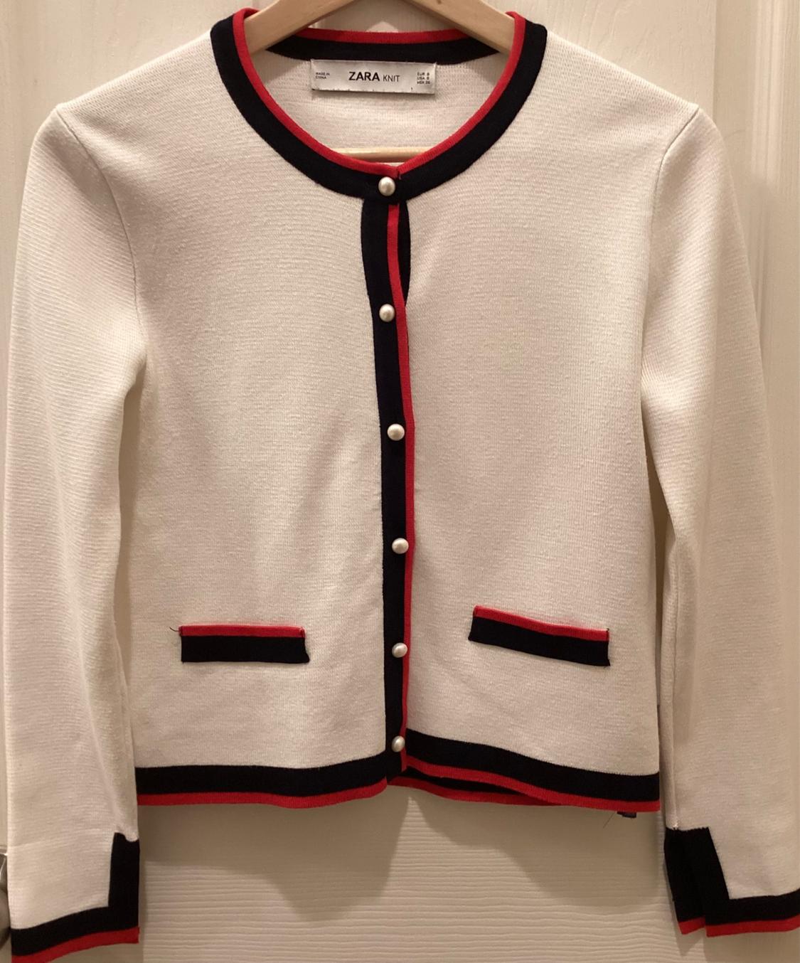SWEATER WITH CONTRASTING PEARLS
