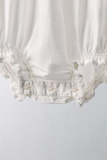 1-18 MOIS/ BARBOTEUSE EN POPELINE FLEURS BRODÉES ÉDITION LIMITÉE - Écru de Zara - Image 2