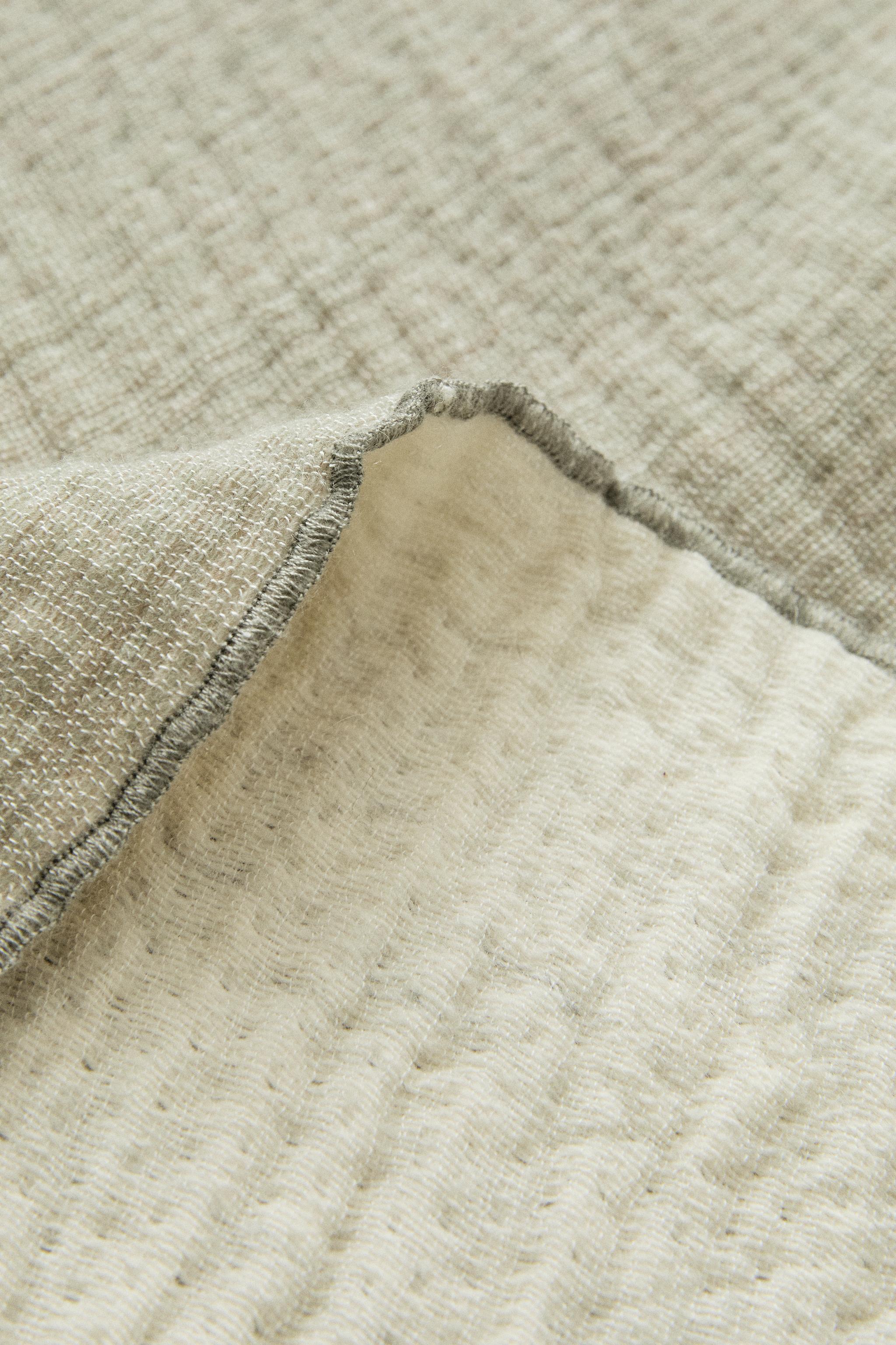 TEXTURED COTTON AND WOOL BLANKET