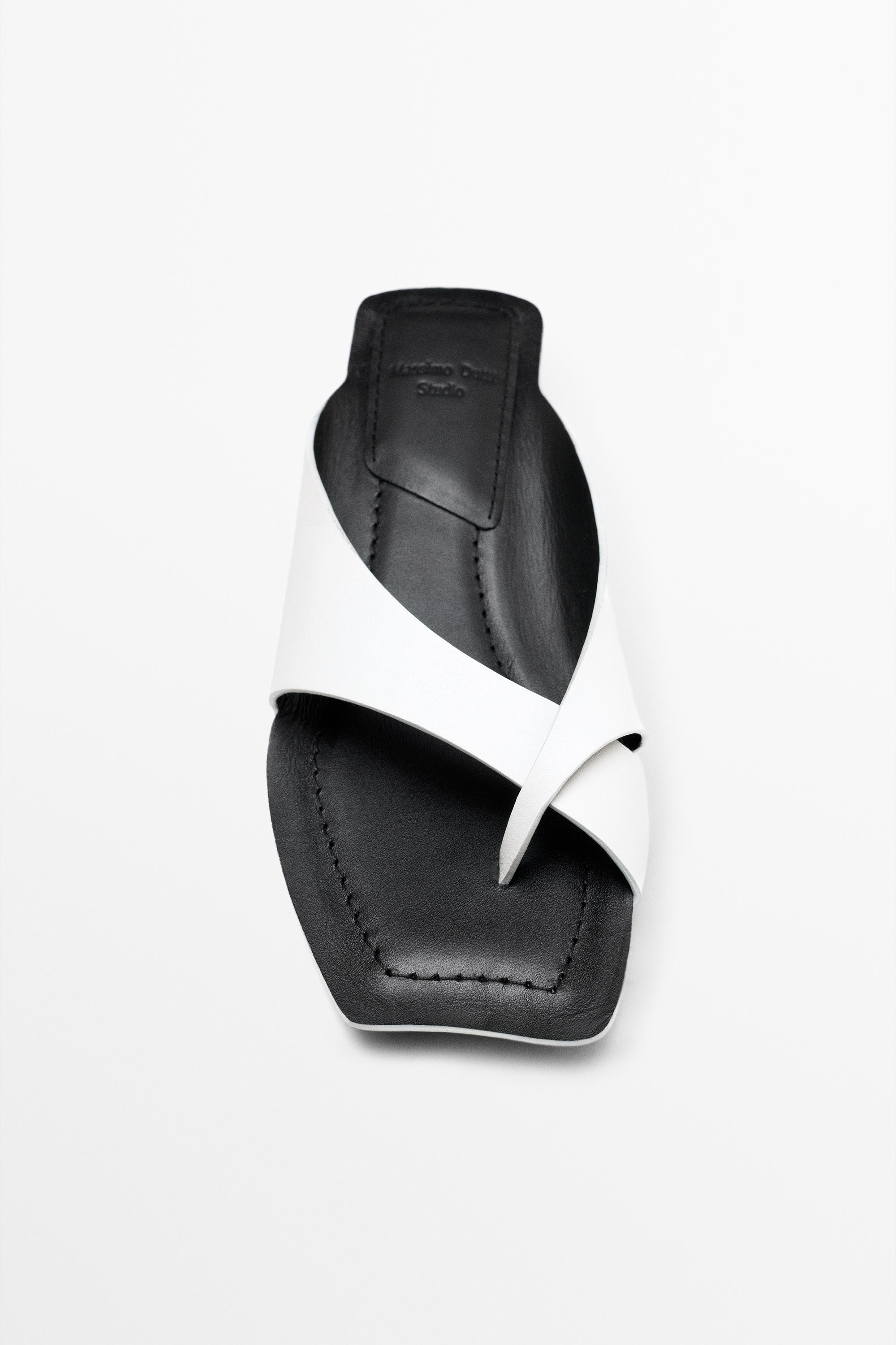 Sandale cuir talon
