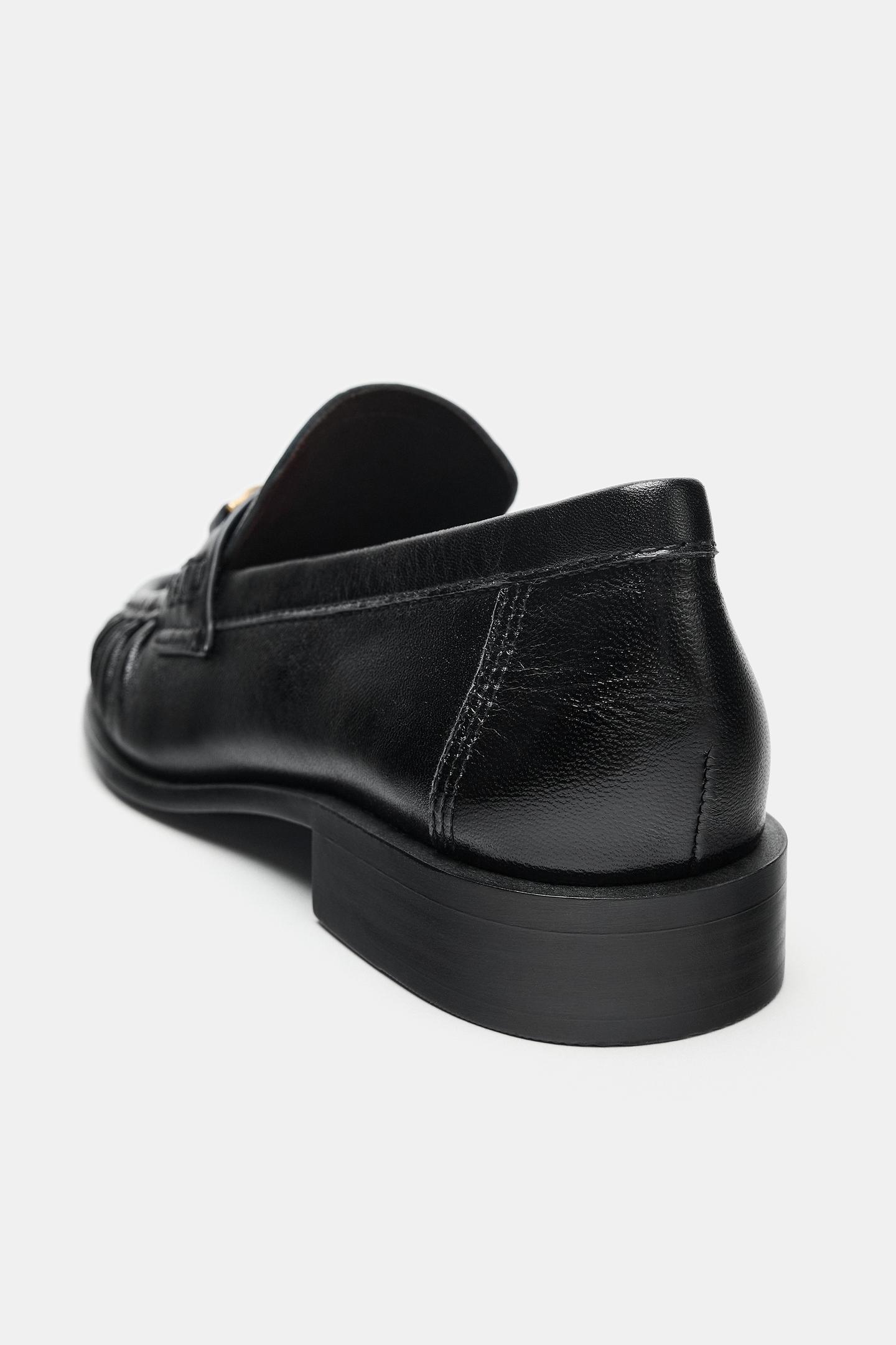 Женские туфли Zara Leather Loafers with Metal Ornament, цвет: Чёрный — фото 8