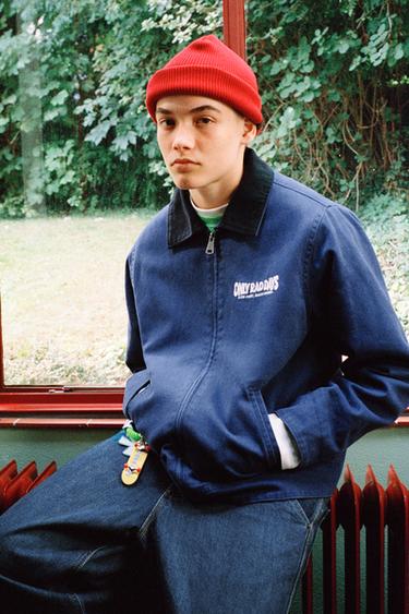 جاكيت بنص مطرّز - أزرق فاقع الخاص بـ Zara