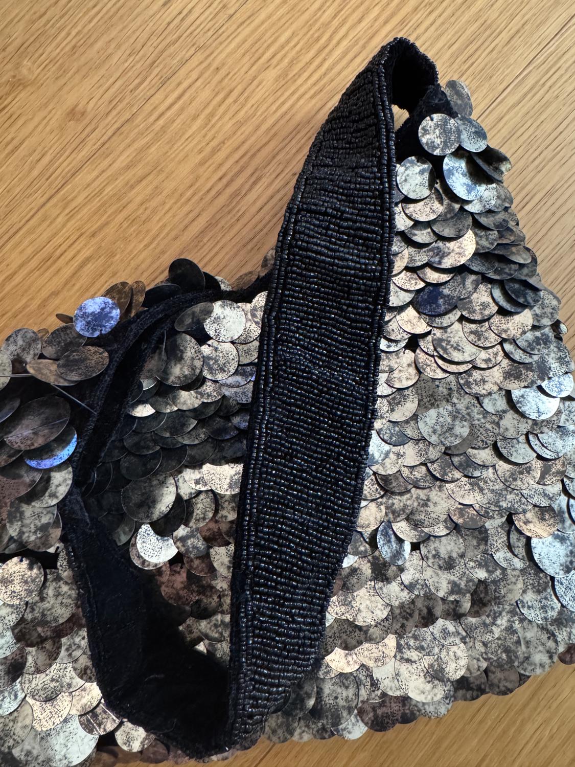 BEADED BUCKET BAG - Image 2