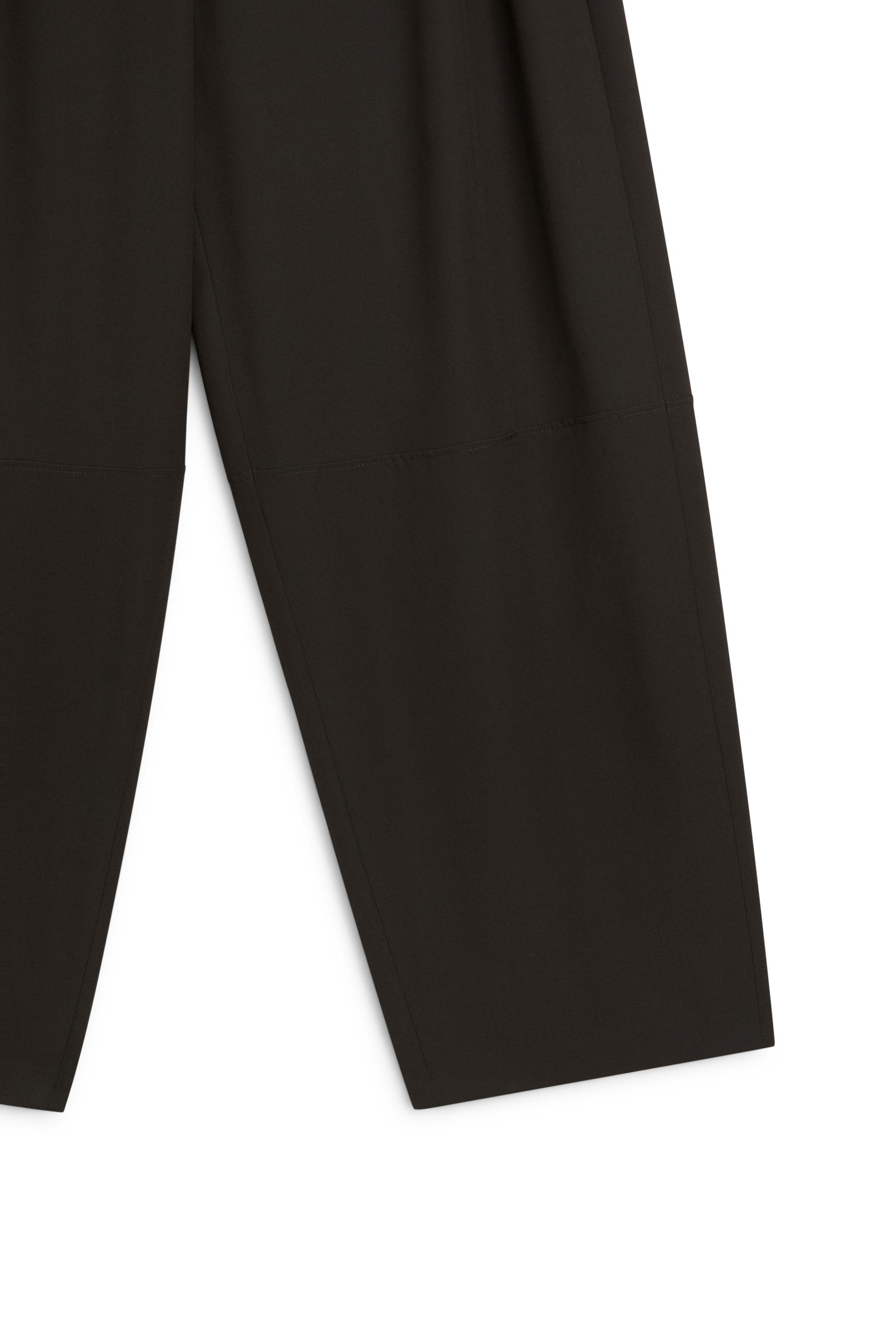 Barrel fit pants with seam detail - LIMITED EDITION