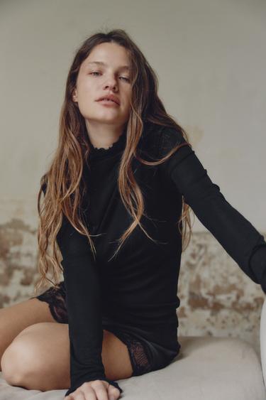 CAMISETA LISA CON LYOCELL - Negro de Zara