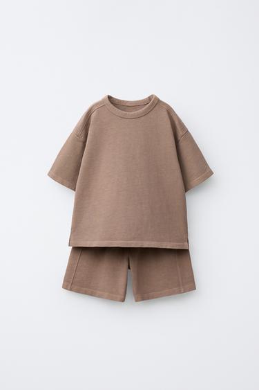 ENSFARVET JOGGINGSÆT MED T-SHIRT OG BERMUDASHORTS - Brun fra Zara