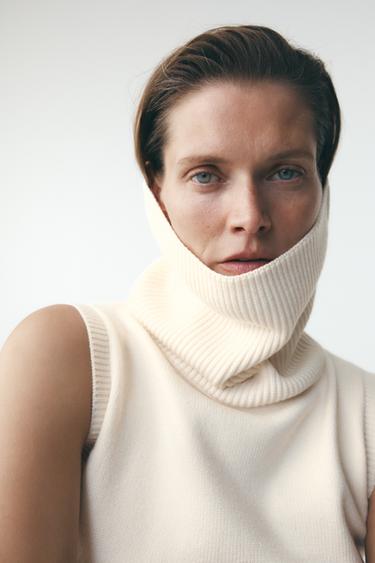 HIGH NECK KNIT VEST - Beige by Zara