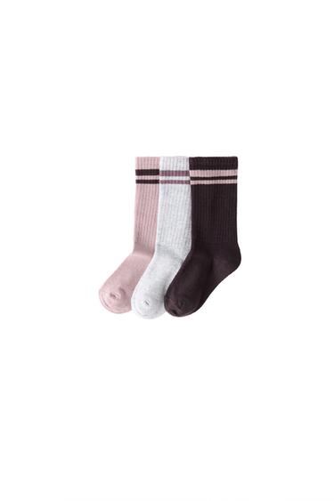 LOT DE TROIS PAIRES DE CHAUSSETTES MI-HAUTES RAYURES SPORT - Rose foncé de Zara