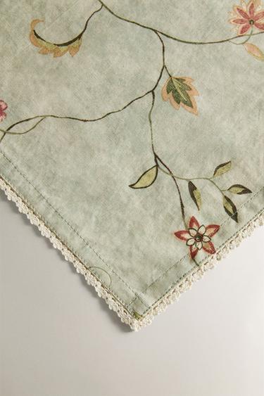 CHEMIN DE TABLE IMPRIMÉ FLEURI ET DENTELLE - Verdâtre de Zara - Image 2