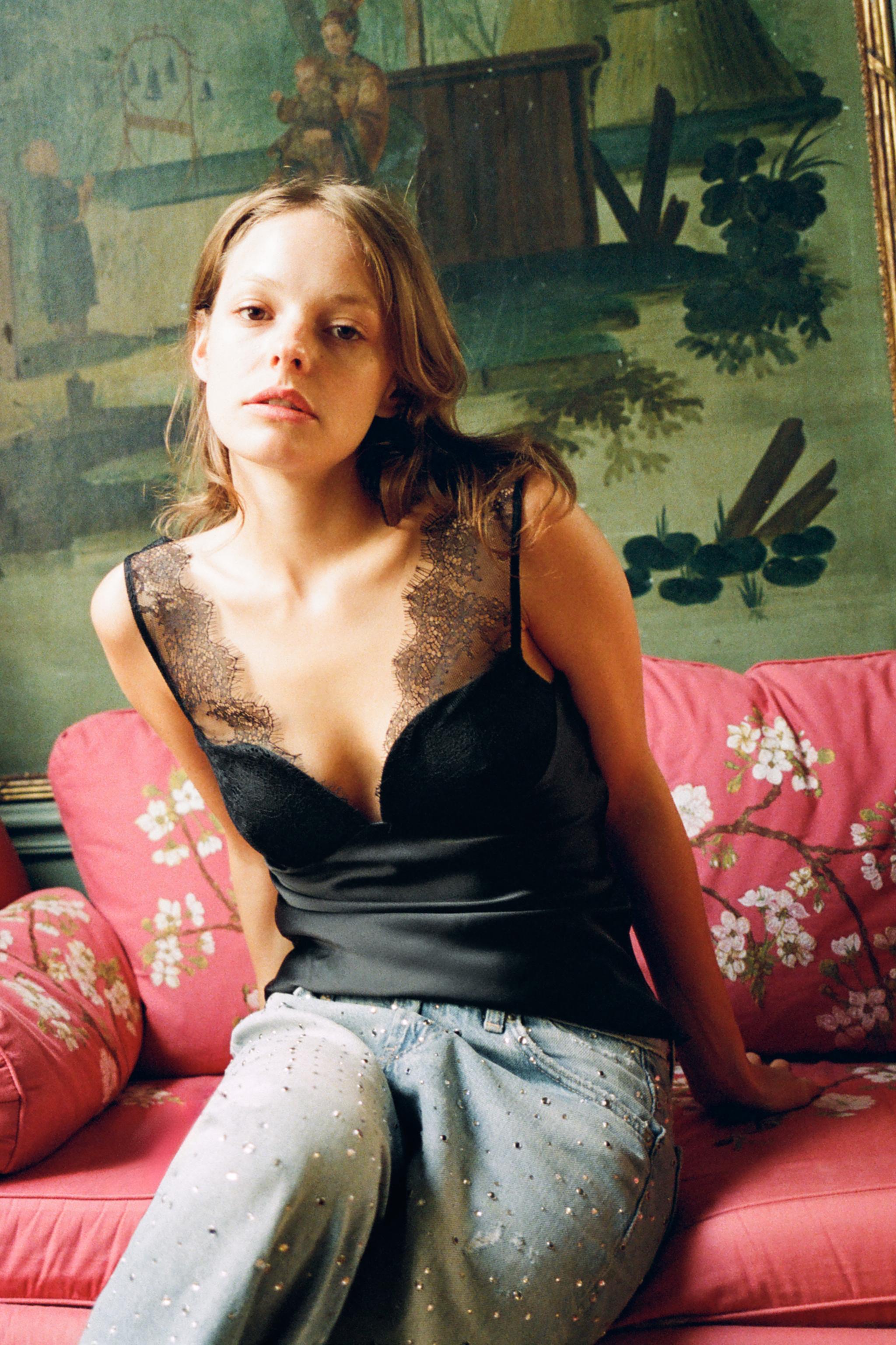 SATIN EFFECT LACE TOP