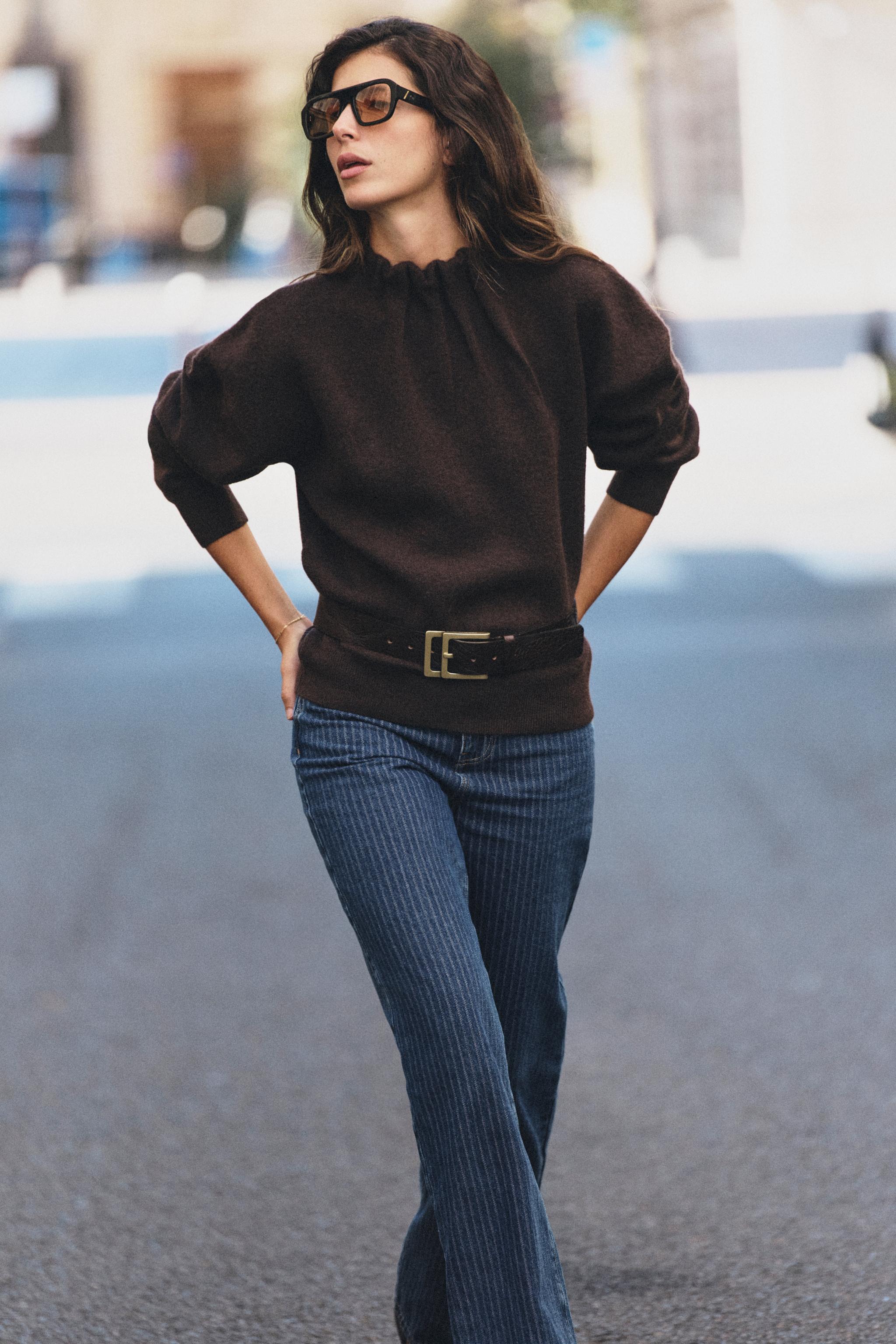 RUFFLED COLLAR KNIT SWEATER