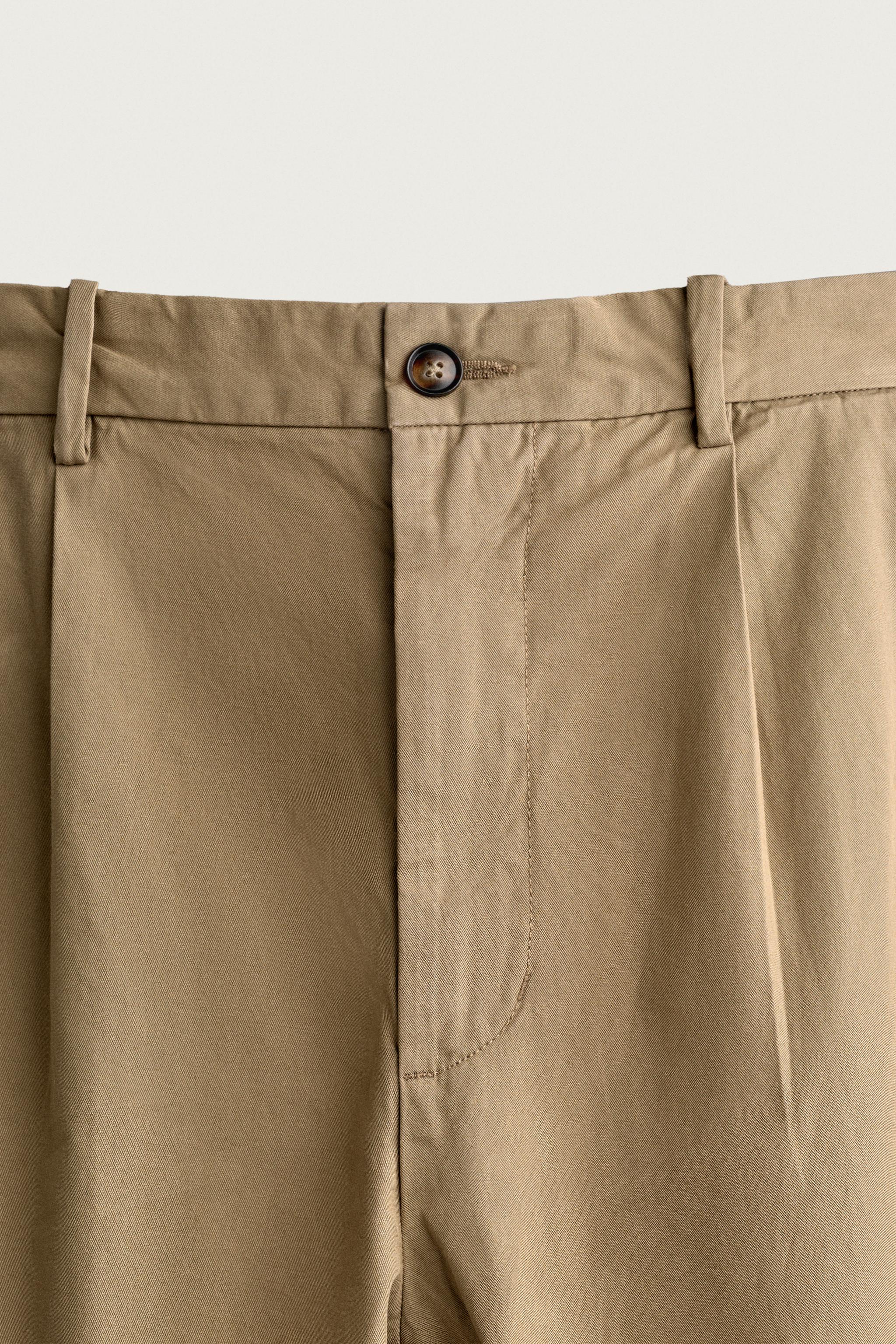 PANTALON CHINO REGULAR FIT À PLIS