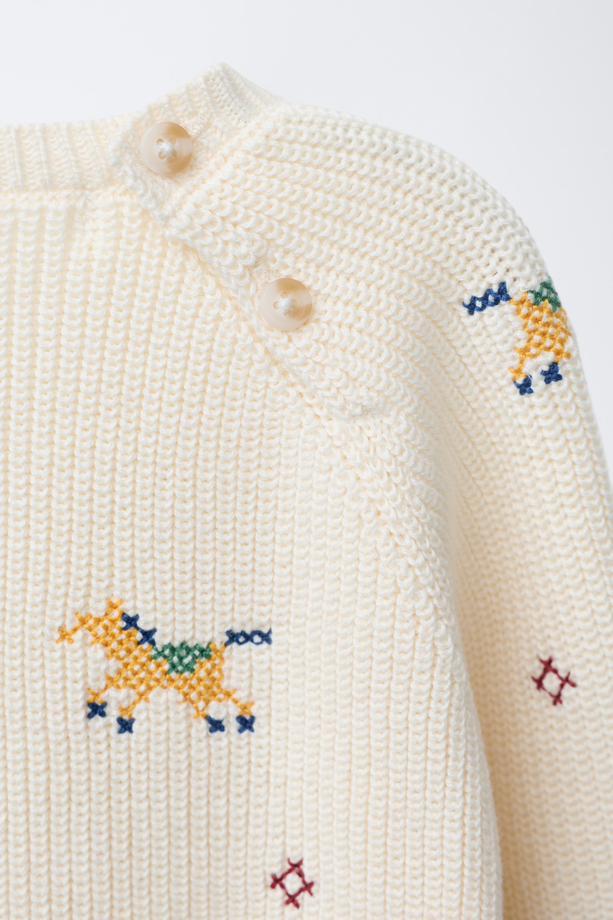 PULL EN MAILLE DÉTAILS POINT DE CROIX