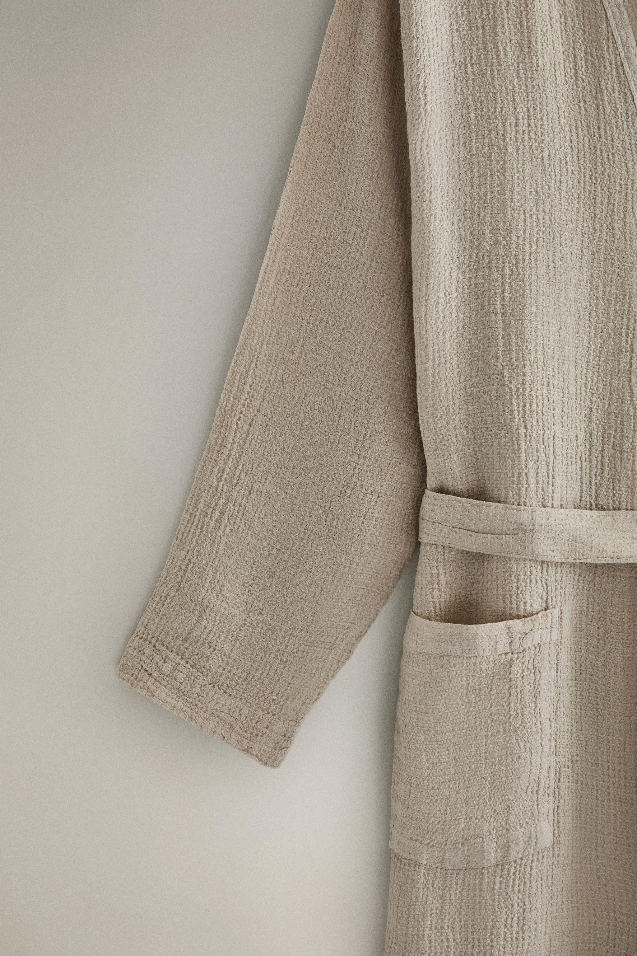 LINEN WAFFLE-KNIT BATHROBE
